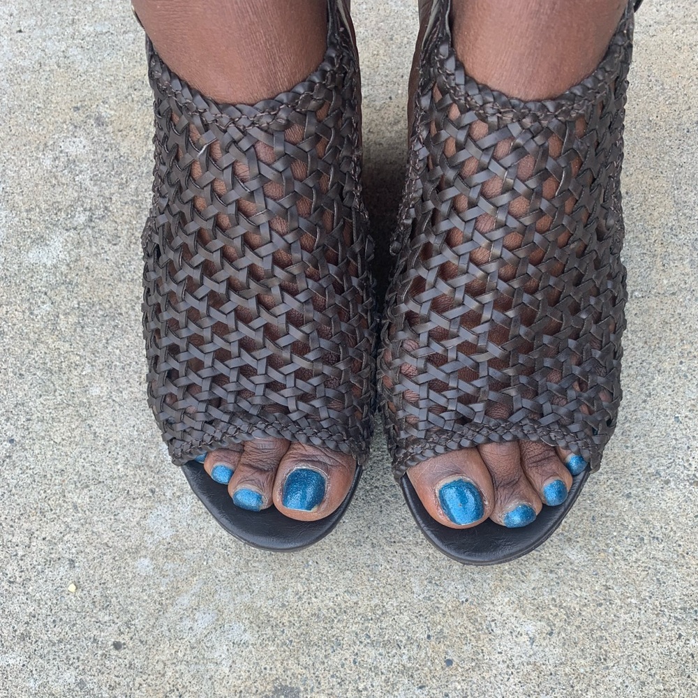 Brown wedges sandals with braided leather